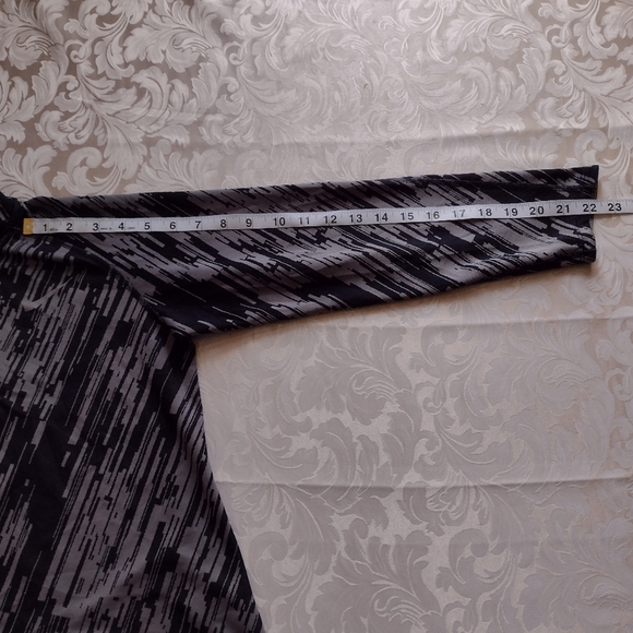 Nike Dri-Fit Girls Long Sleeve Activeware - Picture 9 of 9